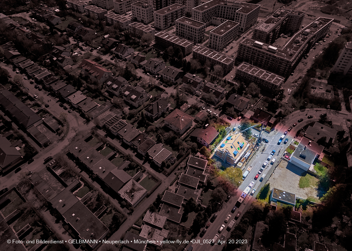 21.04.2023 - Luftbilder von der Baustelle Niederalmstraße 16 in Neuperlach